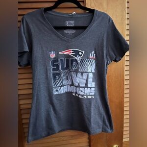 New England Patriots women’s Super Bowl champions vneck T-shirt size L